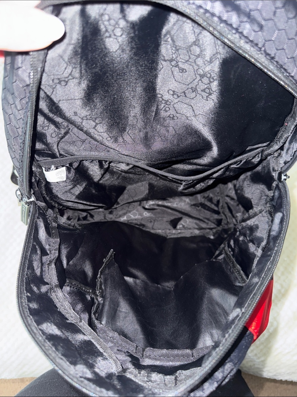 🎒 Under Armour Red & Black Backpack - Picture 12 of 12